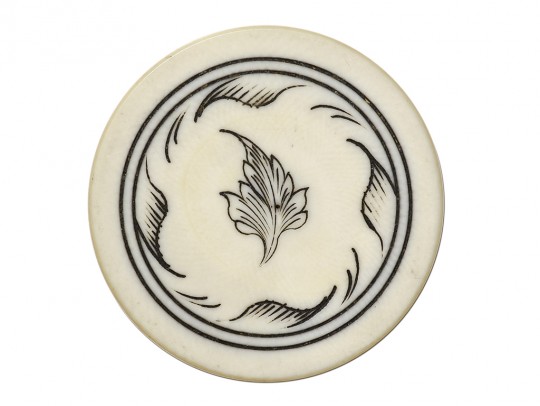 Single Leaf Ivory Poker Chip - Scrimshaw Collector