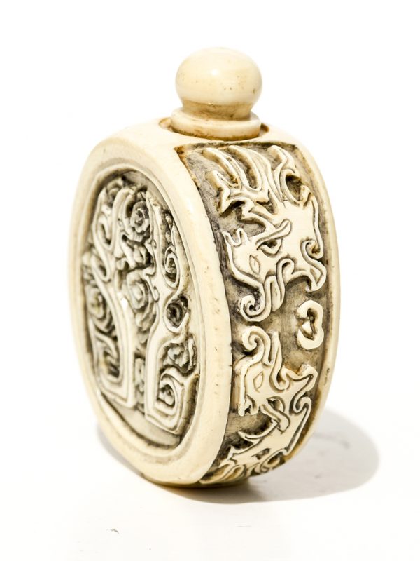 Unknown Carver - Carved Snuff Bottle