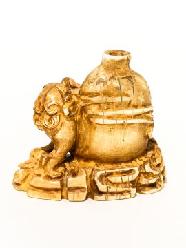 Unknown Carver - Carved Ivory Snuff Bottle